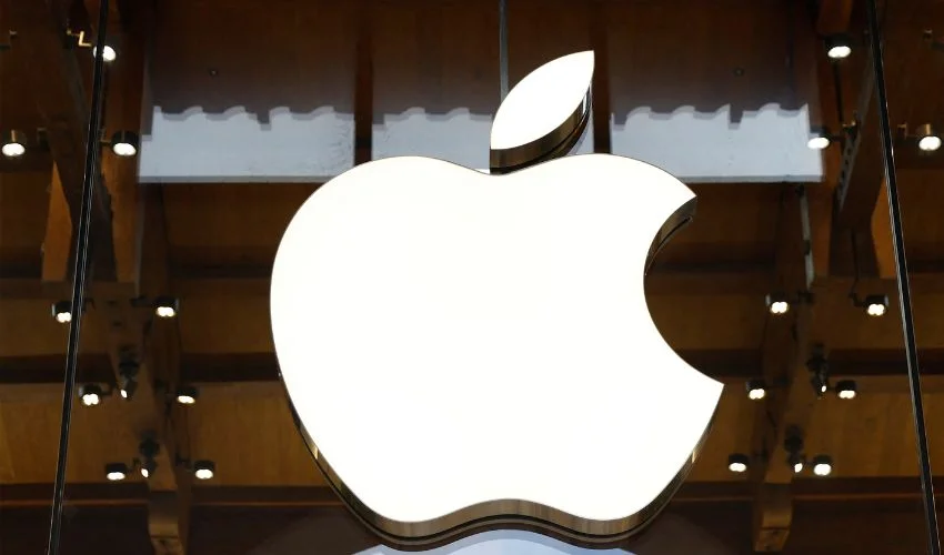 Apple services status page showing major outages affecting users and developers.