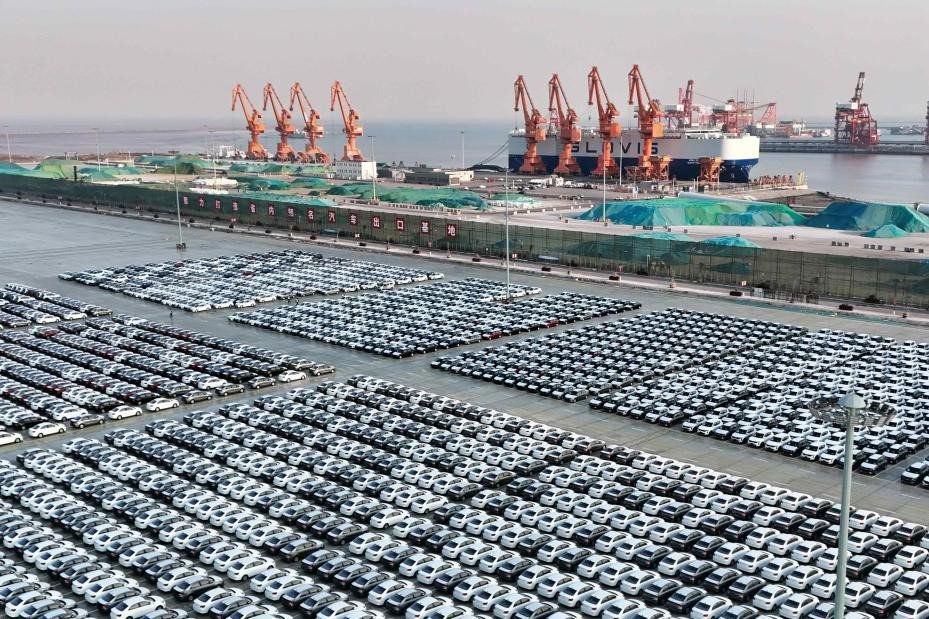 China's automobile production, sales both surpass 34 million units in 2025 2 China's automobile production, sales both surpass 34 million units in 2025