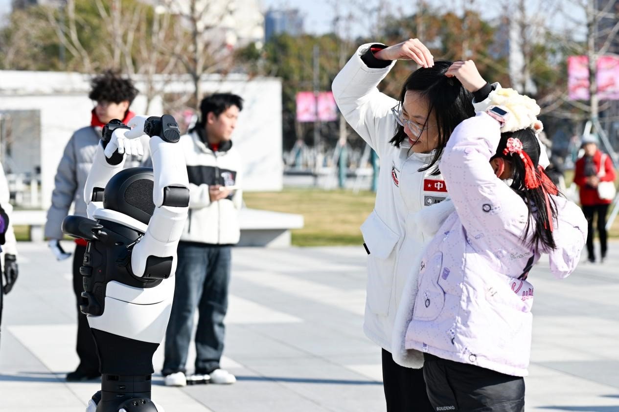 Short-term rental boom puts humanoid robots to work on short gigs