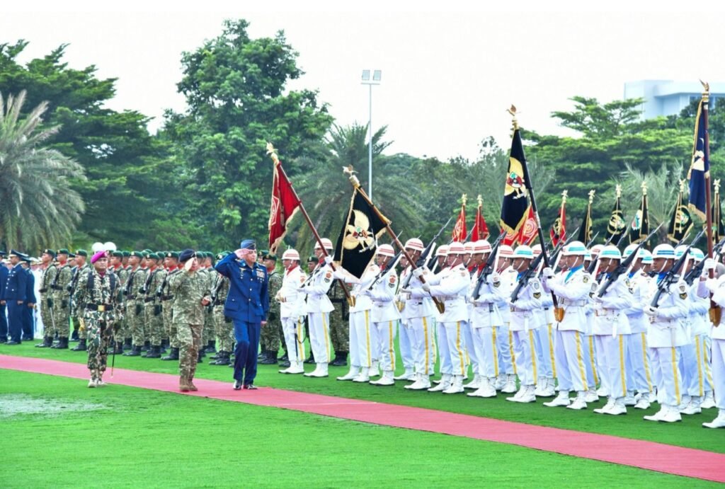 Indonesian Air Force awards Medal of Honour to Pakistan Air Force chief during official visit.