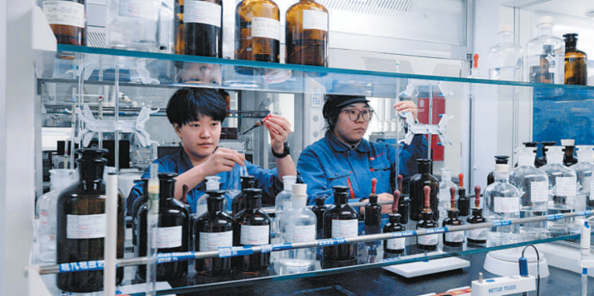 Young innovators drive China's carbon fiber breakthrough in northeast