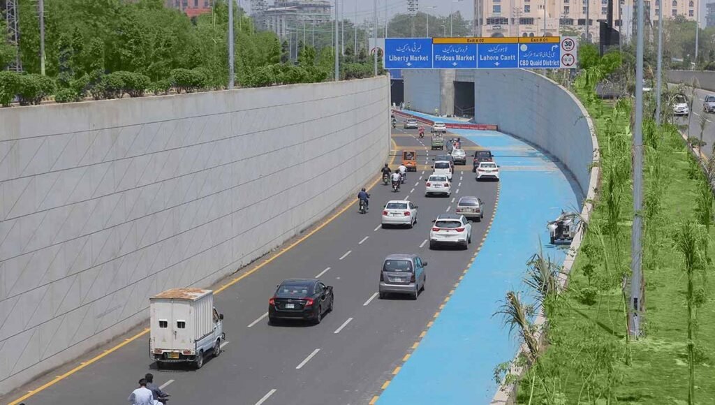 Traffic moving smoothly on CBD Route 47 in Lahore during heavy monsoon rainfall.